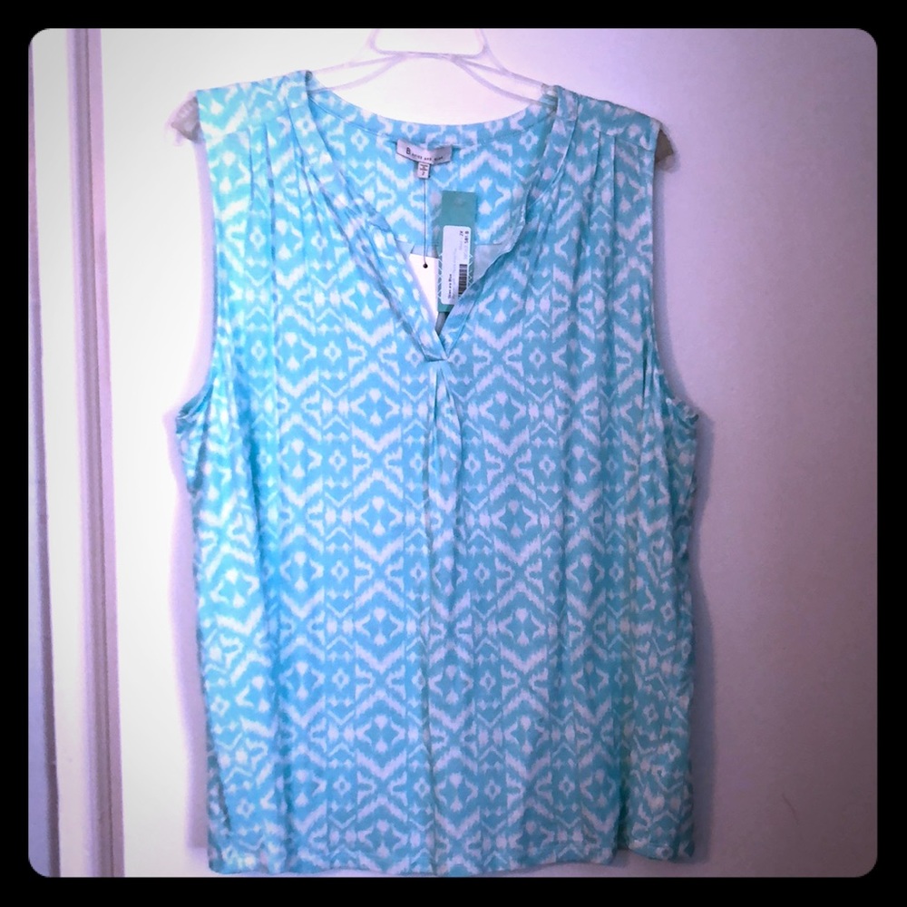 V neck sleeveless shirt